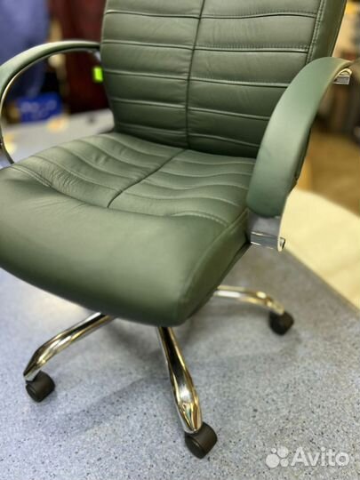 Компьютерное кресло в натуральной коже