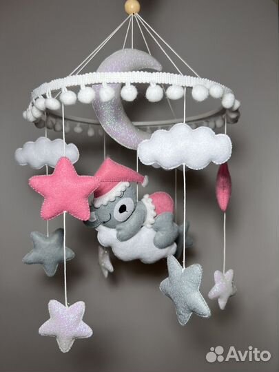 Мобиль в кроватку из фетра