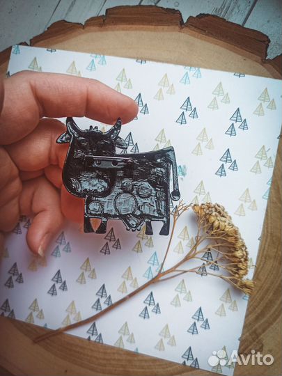 Брошь корова