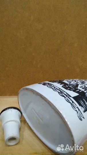 Стеклянный кувшин