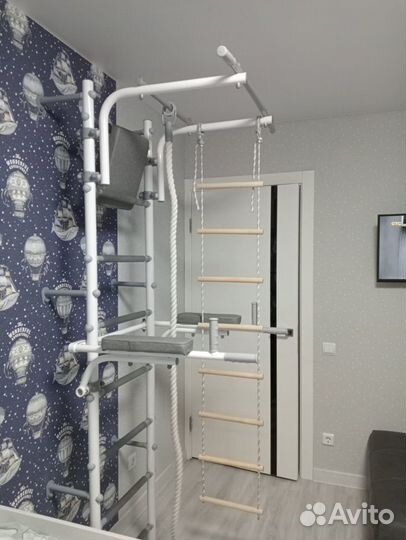 Шведская стенка пристенная с брусьями