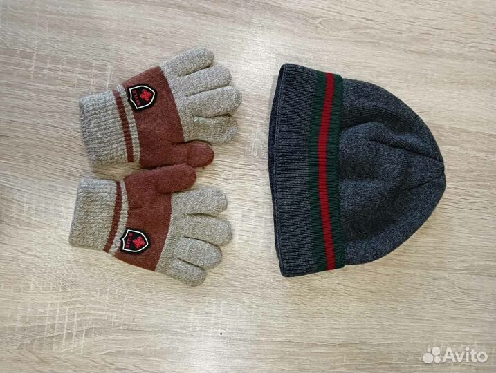Зимняя шапка и перчатки