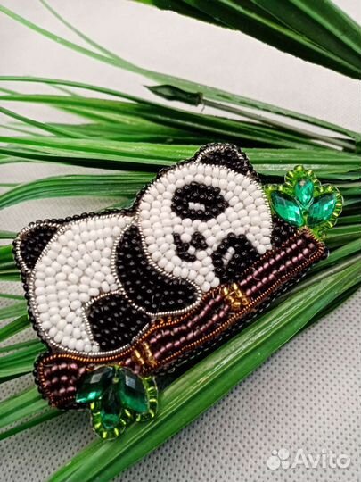 Брошь из бисера ручной работы