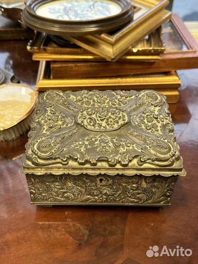 Антикварная шкатулка