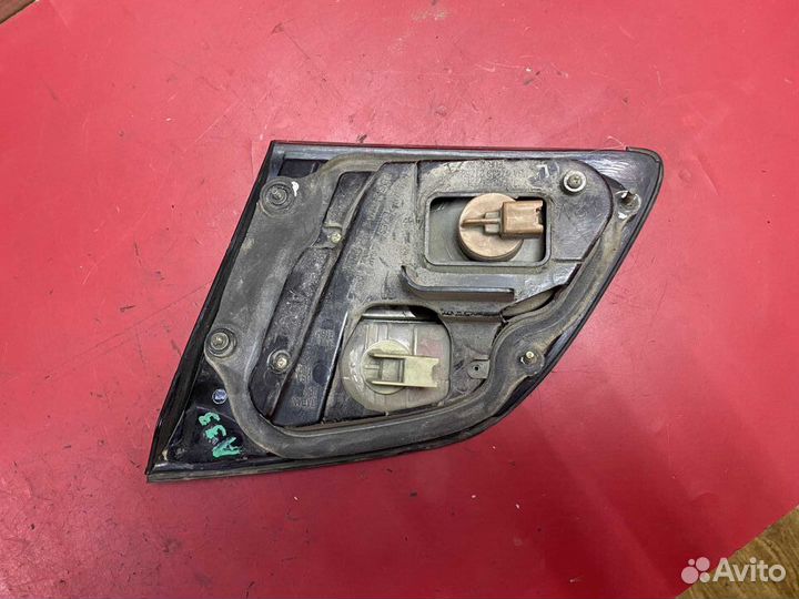 Фонарь задний внутренний 265553Y528 Nissan Maxima