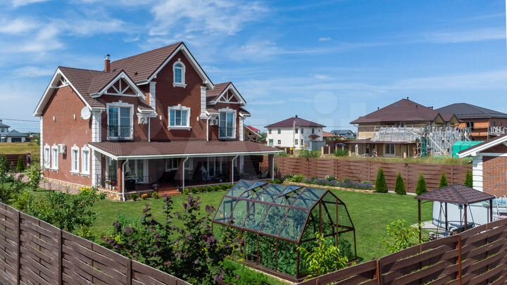 Коттедж 368,9 м² на участке 15 сот.