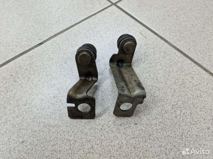 Кранштейн радиатора кондиционера Ауди 80 Б4/Б3 к-т