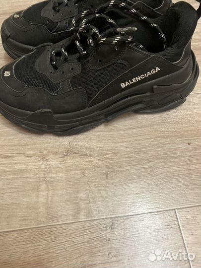 Кроссовки женские 40 размер оригинал бу