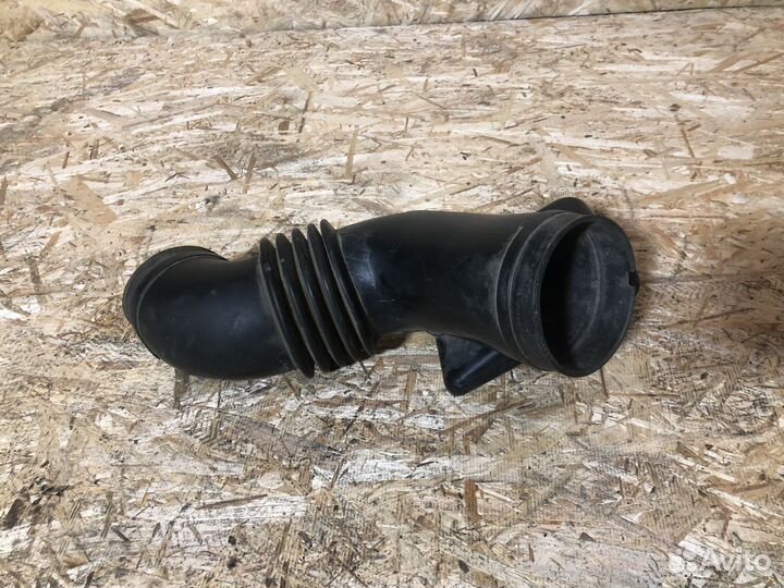 Патрубок воздушного фильтра Subaru Tribeca B9 2005