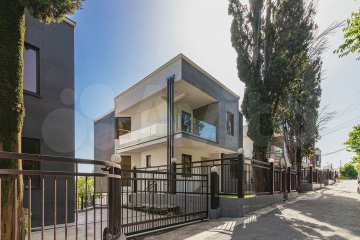 Коттедж 425 м² на участке 3 сот.