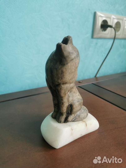 Волк. Статуэтка из натурального камня