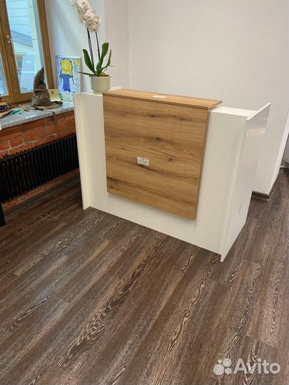 Стойка ресепшн в наличии