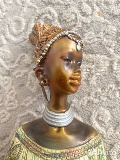 Декор. Фигурка. Девушка с кувшином (юар)