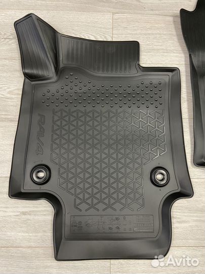 Оригинальные резиновые ковры Toyota Rav4