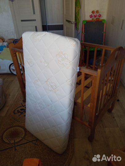 Детская кровать (матрас, наматрасник, постельное)