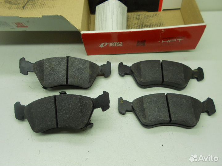 Toyota Avensis T220 Колодки Передние комплект