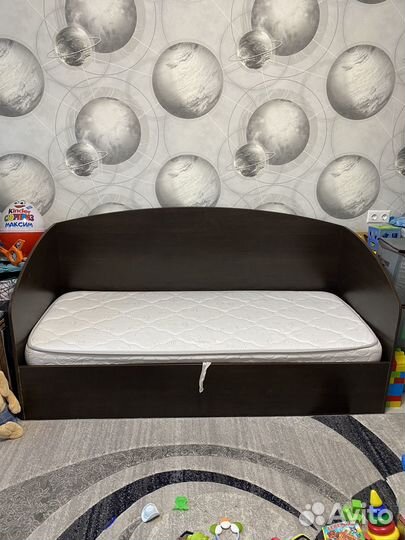 Кровать с подъемным механизмом б у
