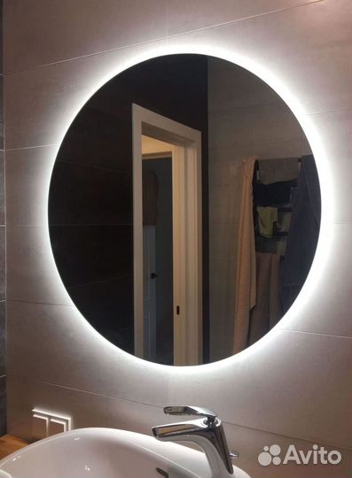 Большое зеркало с подсветкой