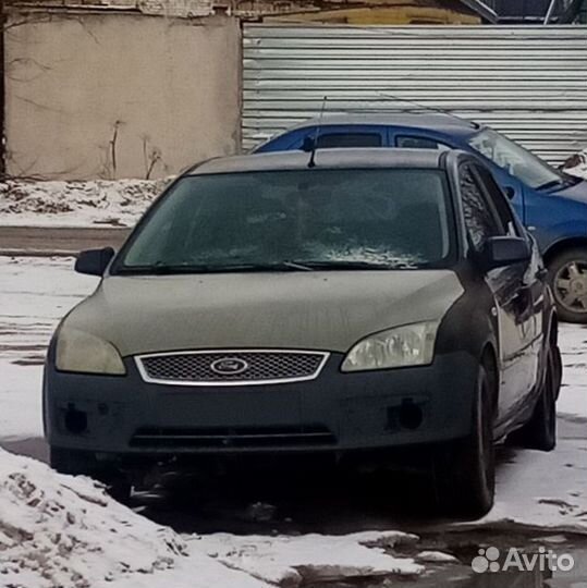 Ford Focus 1.6 МТ, 2006, битый, 15 562 км