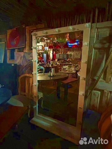 Гримерное зеркало с лампочками