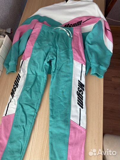 Костюм спортивный