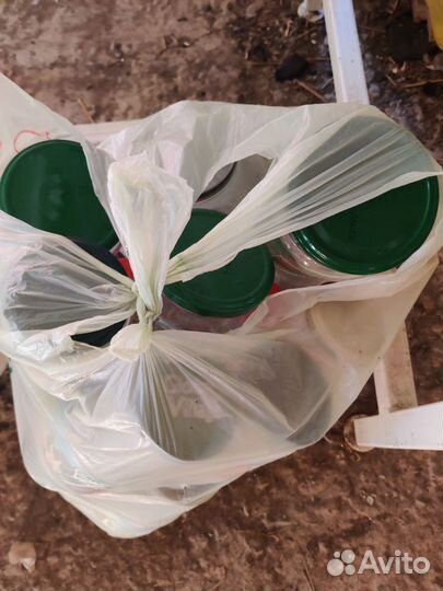 Продам много банок с закручивающимися крышками