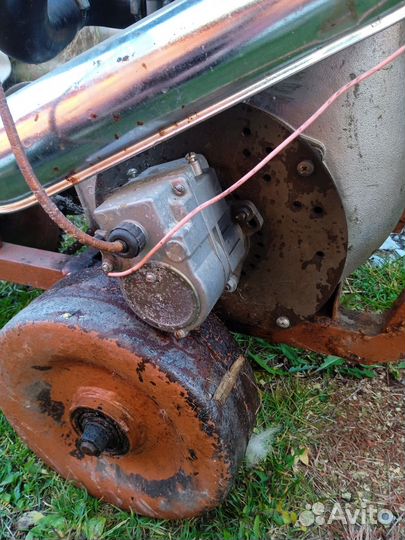 Мотоблок с комплектом плуг, окучивальник, борона