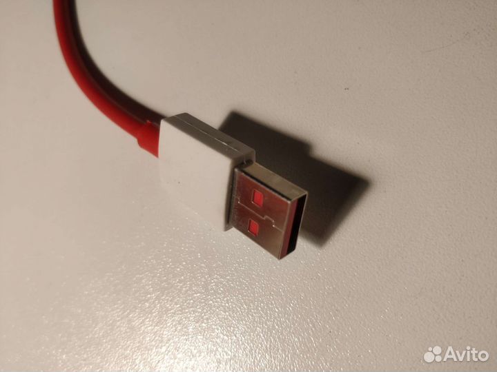 Короткий кабель зарядки OnePlus