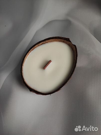 Ароматическая свеча в кокосе