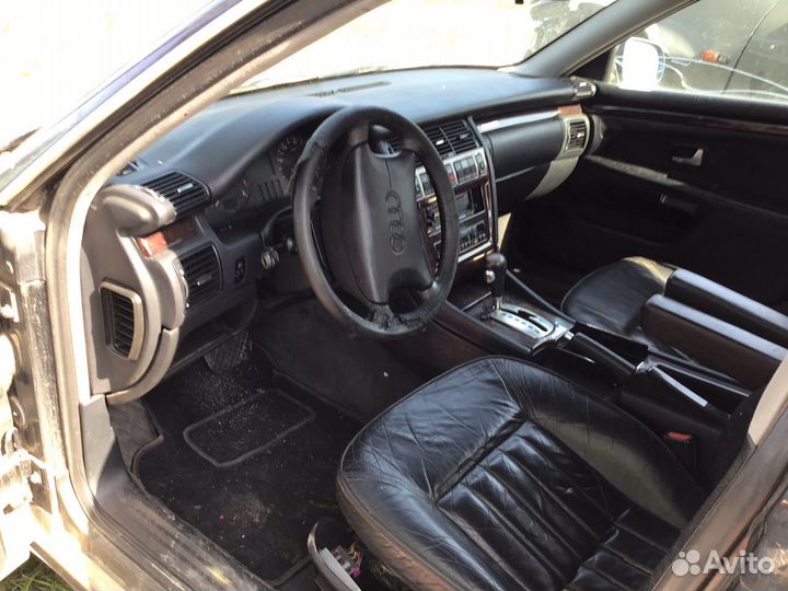 Салон на Audi A8