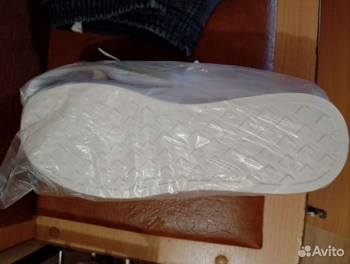 Кроссовки женские 40 размер новые