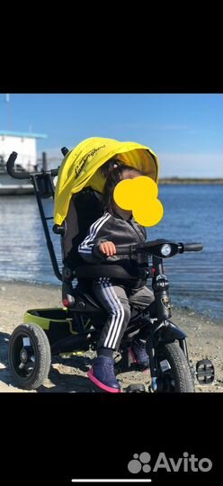 Детский трехколесный велосипед с ручкой