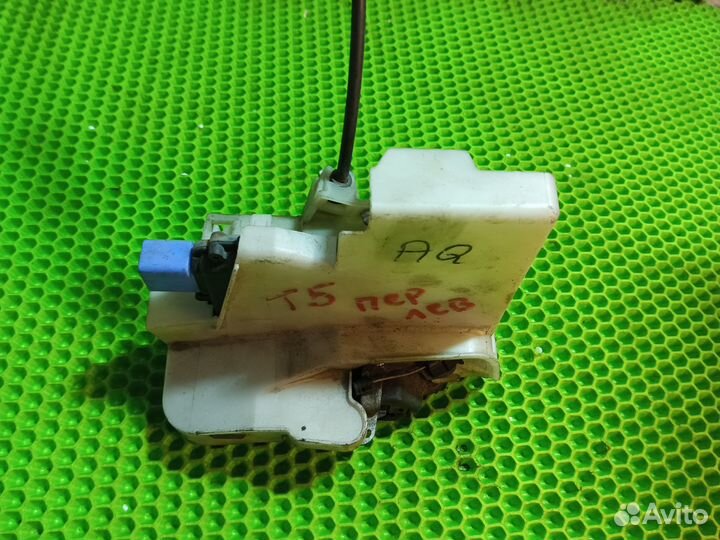 Замок двери передний левый Volkswagen Caravelle T