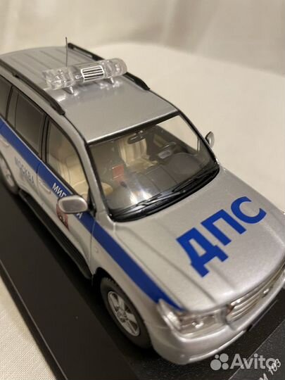 Toyota Land Cruiser 200 1/43