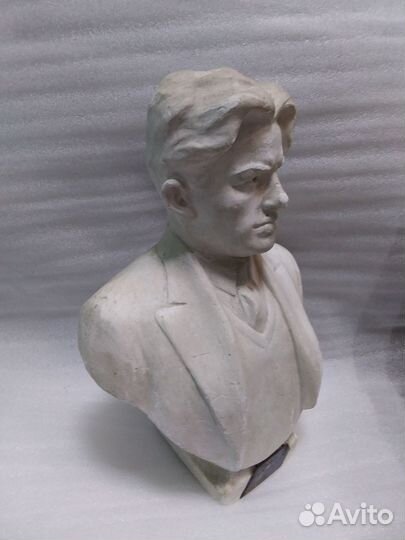 Гипсовый бюст Маяковского