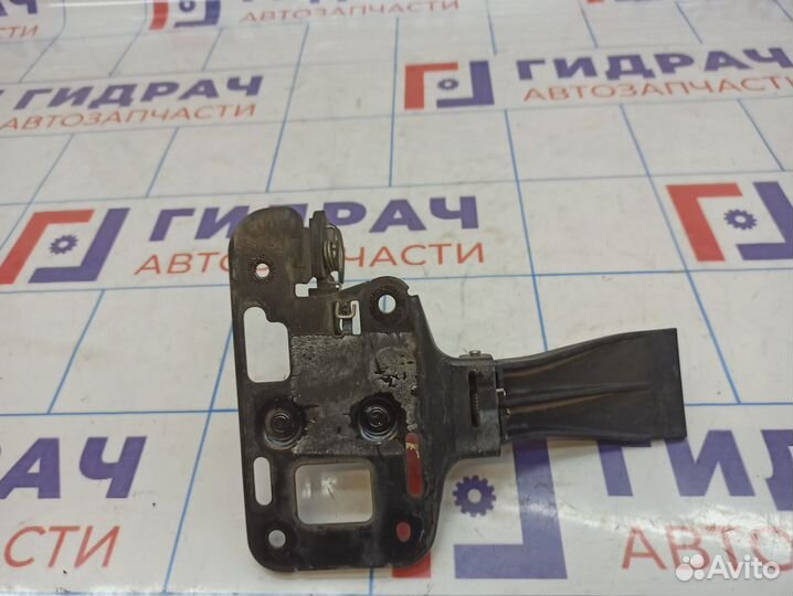 Крючок капота Audi A4 (B8) 8T0823480