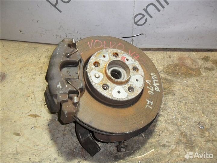 Ступица (кулак, цапфа) передняя левая Volvo V70