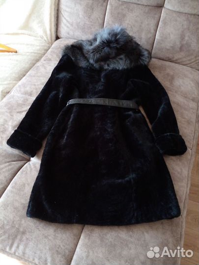 Шуба мутоновая с капюшоном 46р