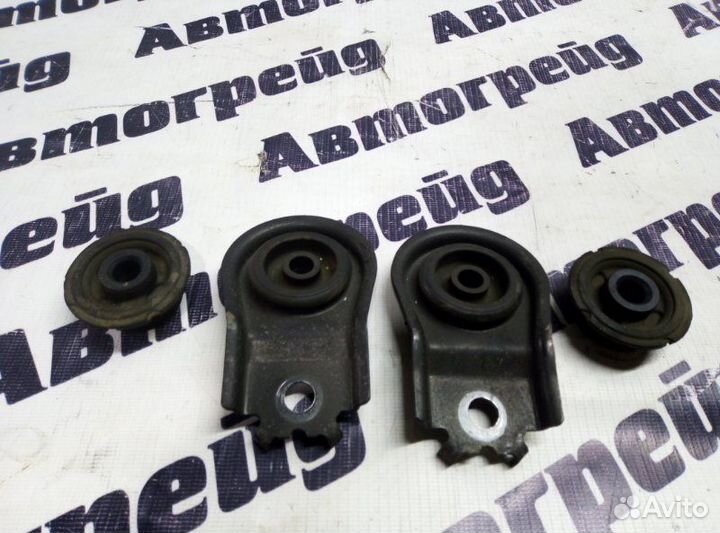 Крепление радиатора Mitsubishi Airtrek CU5W 4G69