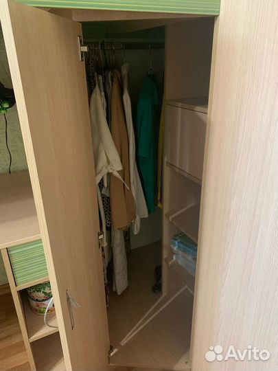 Детская кровать чердак со столом и шкафом