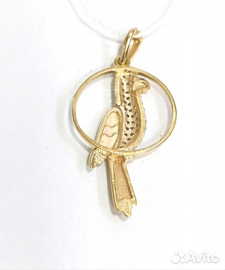 Золотая подвеска с камнем