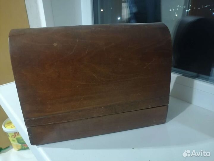 Старинная игрушечная швейная машинка