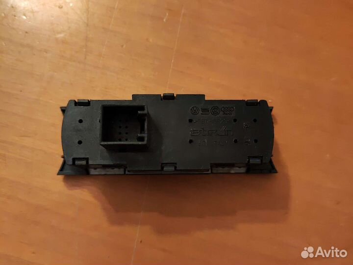 Kнопка пневмоподвески 7L6927225F