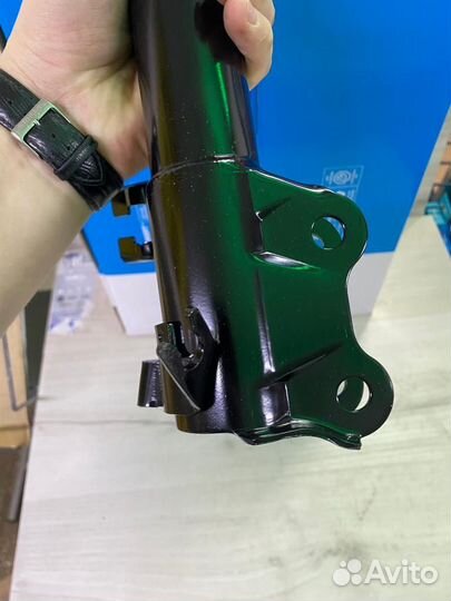 Амортизатор газовый передний Nissan Almera N16