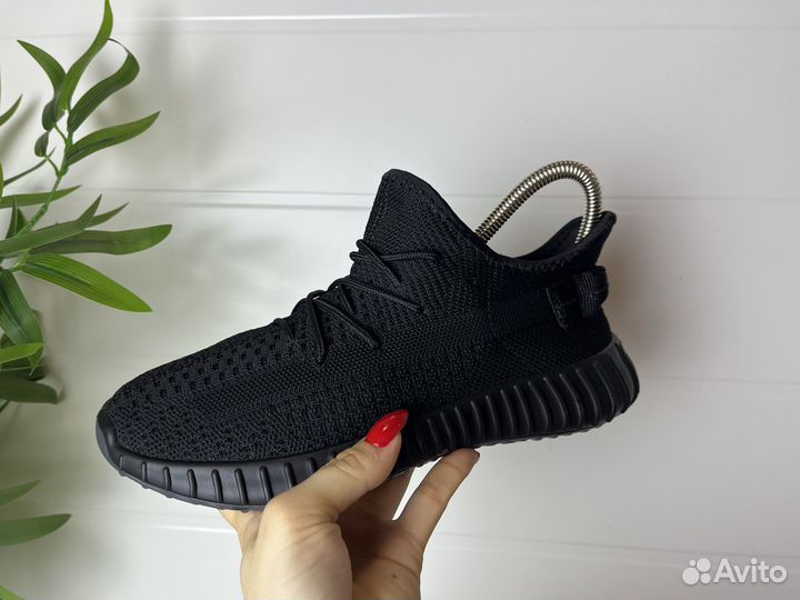 Кроссовки Adidas Yeezy 36-41 новые