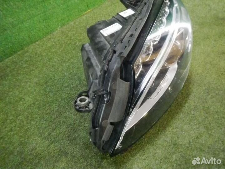 Фара левая Mercedes-Benz C-Class