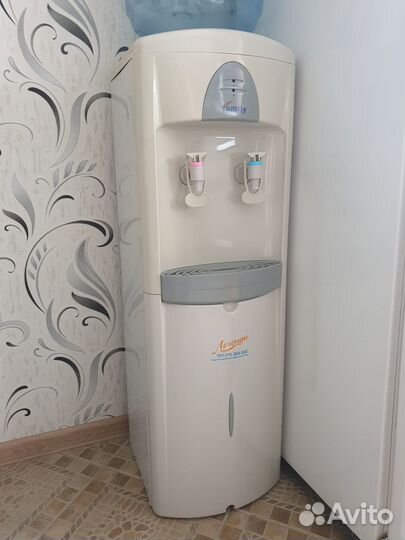 Кулер для воды напольный