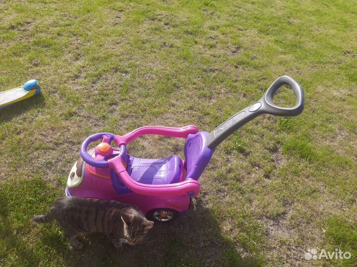 Детская машинка каталка с ручкой