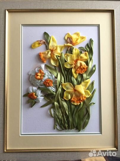 Нарциссы - картина вышитая лентами