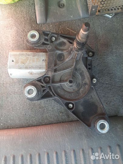 Мотор заднего дворника на Dodge Caravan